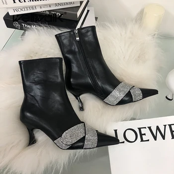 

Brand Buckle Designer Ankle Boots Women Winter Kitten Heel Shoes With Rhinestone Cross Strap Booties Side Zipper Luxury Fashion