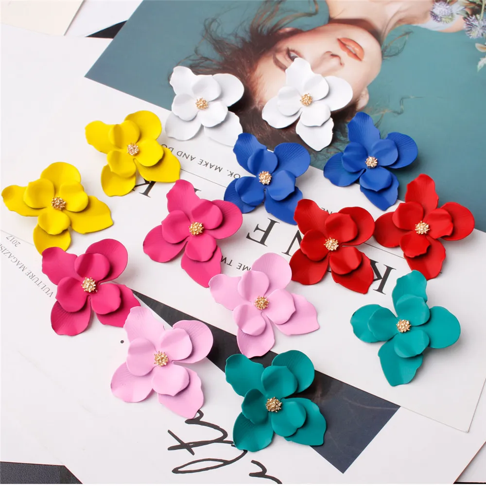 

SexeMara Korean Style 2019 New Fashion Stud Earrings For Women Classic Trendy Cute Lovely Flower Or Crystal Earrings Wholesale