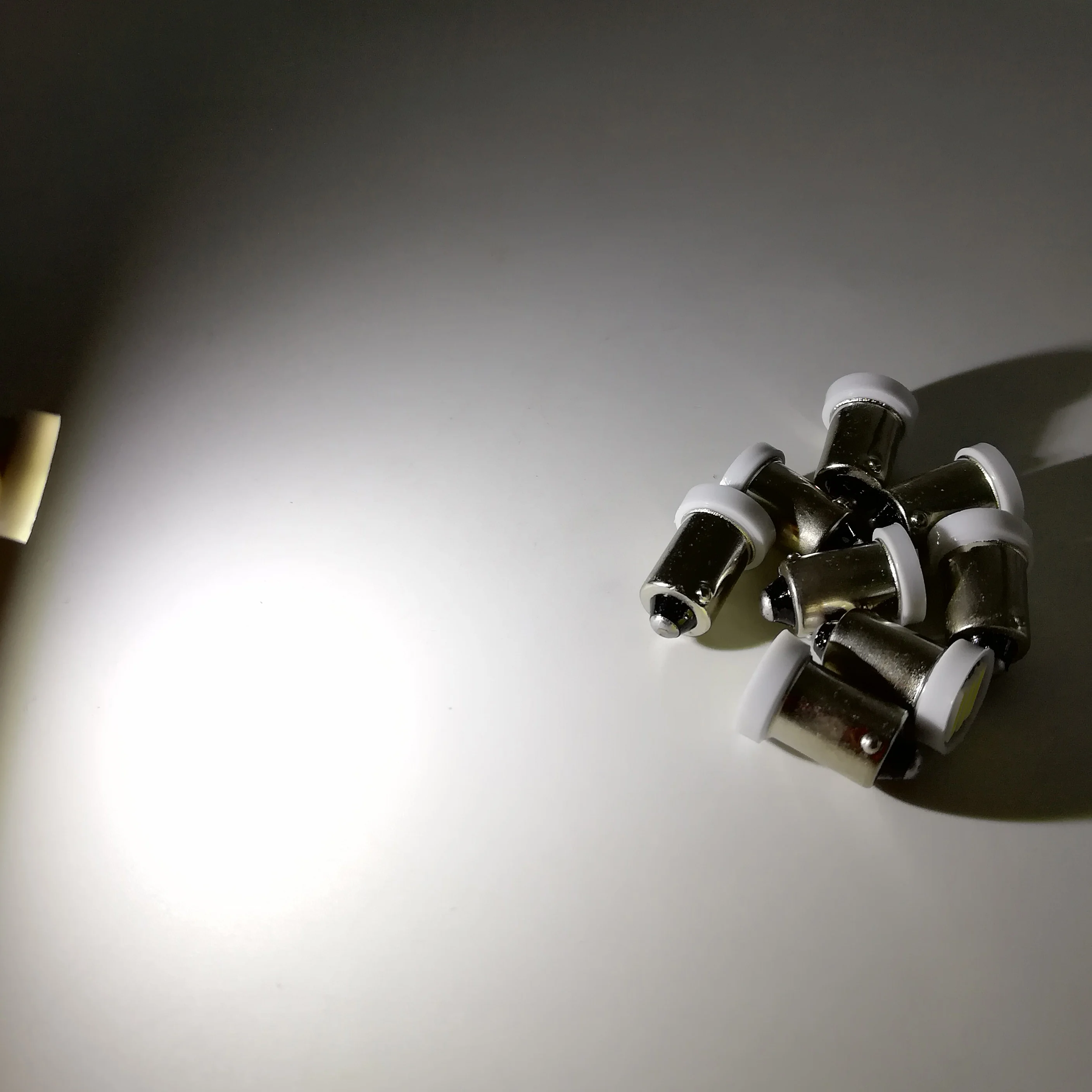 Авто-Стайлинг 50 шт./лот T4W 3LED BA9S 3SMD 7014 автоматический обратный светильник задний светильник лампы AC/DC 12 V/24 V белого цвета с одним чипом для универсальных машин