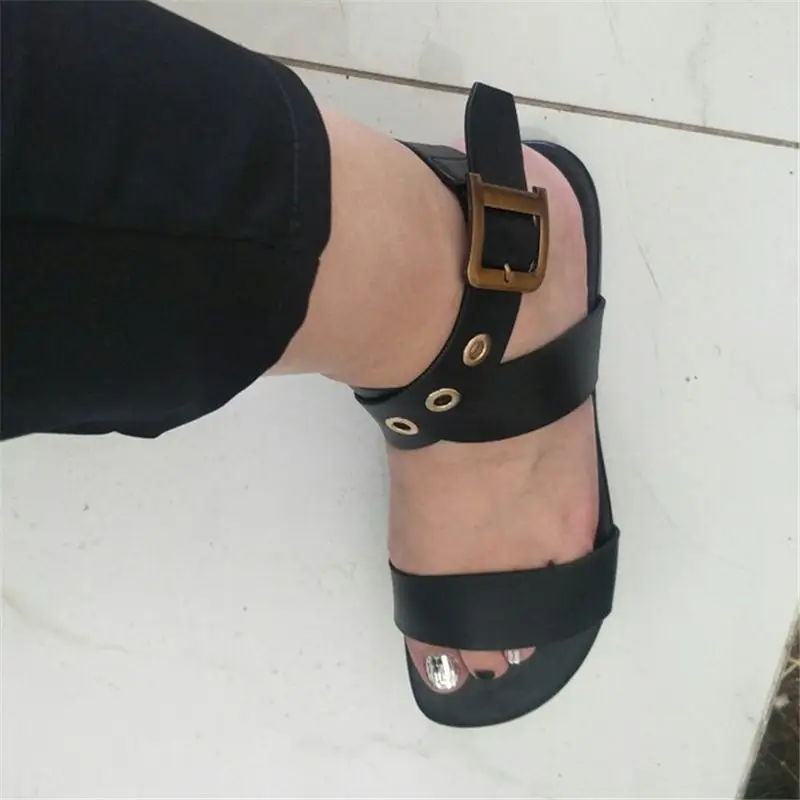 Черные кожаные пляжные сандалии женские роскошные брендовые летние туфли на плоской подошве Золотой квадратный ремень с металлической пряжкой повседневная обувь на плоской подошве женские сандалии
