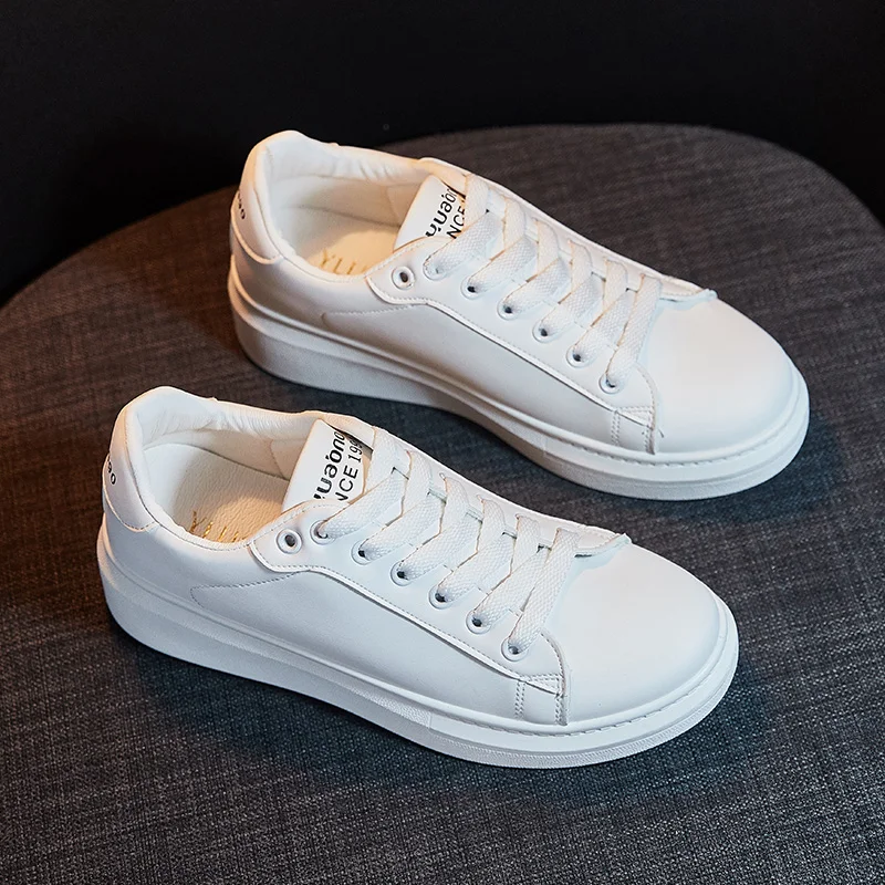 Женские кроссовки на толстой подошве ins популярные повседневные белого цвета для
