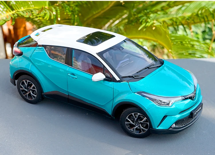 1:18 Высокая тщательная TOYOTA C-HR CHR сплав модель автомобиля статические металлические модельные автомобили с оригинальной коробкой - Цвет: Blue and White