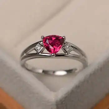 

European and American Zircon Rose Red Triangle Ring Ladies S925 Silver High-end Micro-set Temperament Ladies Personality Ring