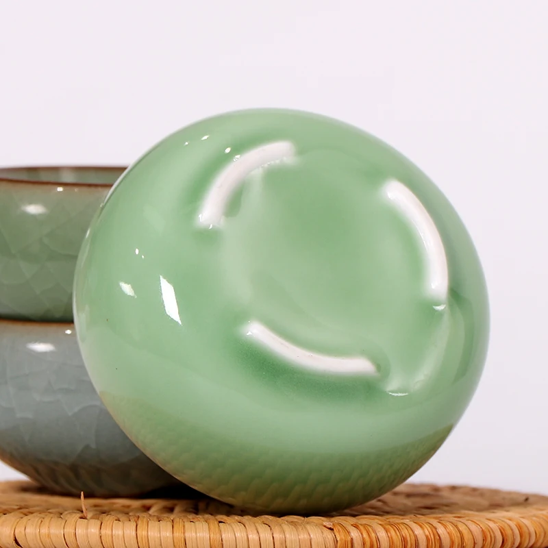 Одна чайная чашка longquan celadon фарфоровая с рельефом рыбы резная кунг-фу чашка чая geyao кракле глазури мастер чашка diyao ремесло в Китае