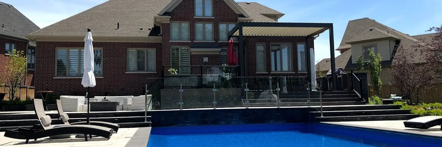 Made Outdoor Living Spaces Motorized Deck Louvered Pergola with Side Screen for Sunshade