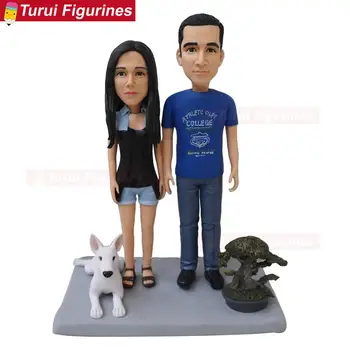 

couple figurine with two dogs animal figurines sculpture Hand-carved human face art works miniature custom bobble head