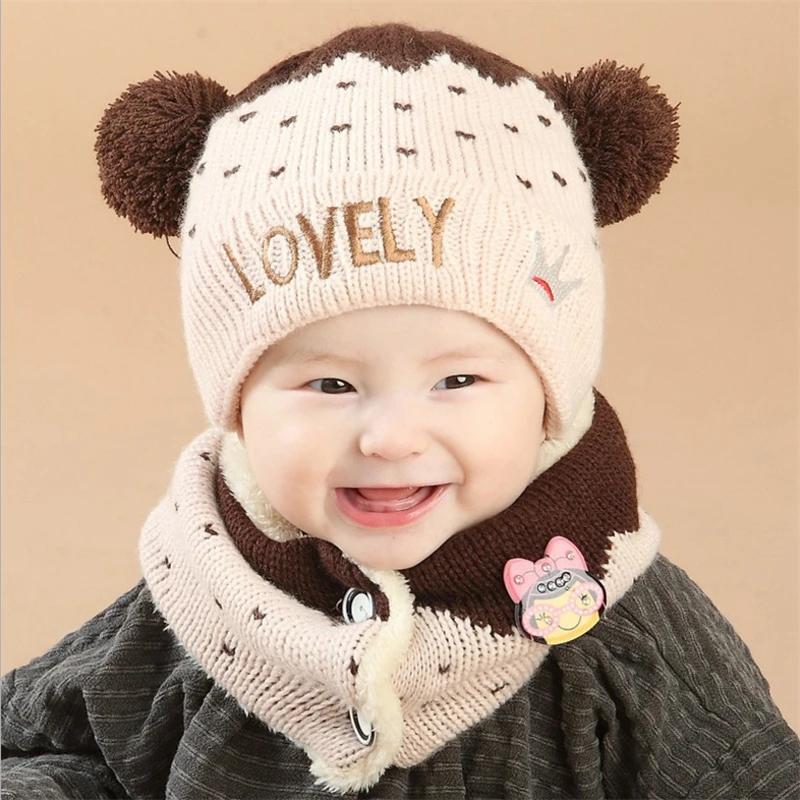 Милая детская зимняя шапка и шарф с большими помпонами, комплект из 2 предметов, теплая вязаная бархатная шапочка с защитными ушками и круглым вырезом, шейный платок