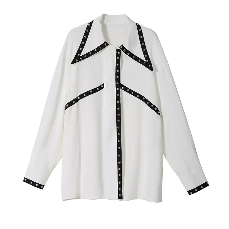 [EAM] Женская Повседневная блуза с заклепками, новая свободная рубашка с отворотом и длинным рукавом, модная универсальная Весенняя Осенняя 1A177