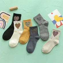 Хлопковые женские носки с сердечками, осенне-зимние хлопковые носки, Модные леопардовые трендовые дезодорирующие Нескользящие однотонные женские носки