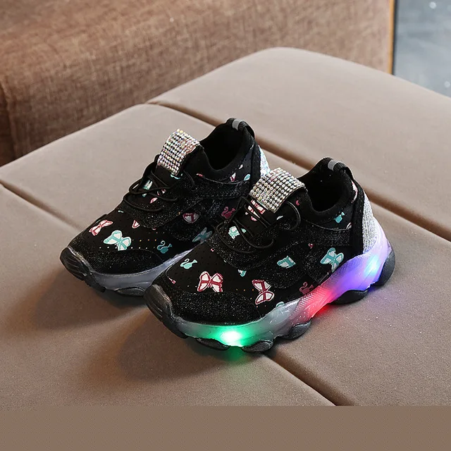 Детская обувь для маленьких девочек с бабочками и кристаллами, светящиеся спортивные кроссовки для бега, Новое поступление, светящаяся обувь - Цвет: Черный