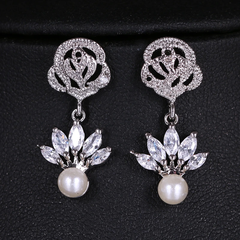 Bettyue New Arrival For Female Fashion Statement Sparking Rose-shape With Pearl Cubic Zircon Shiny Earring In Popular Party