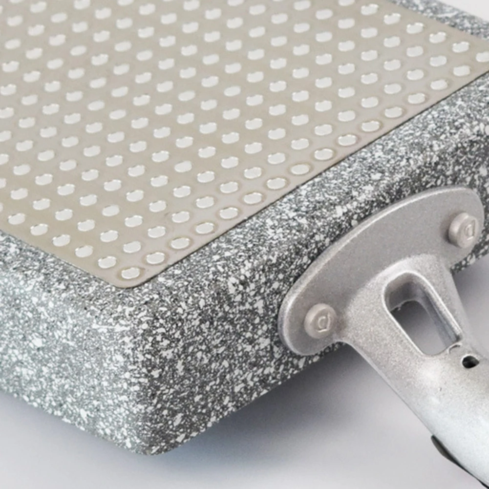 Домашний омлет для завтрака тамагояки свернутая маленькая кухонная сковорода