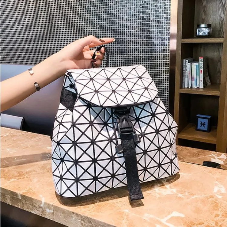 

2019 Spring New Style Backpack Rainbow Rhombus Backpack Fashion Middle School Students School Bag Travel Bag