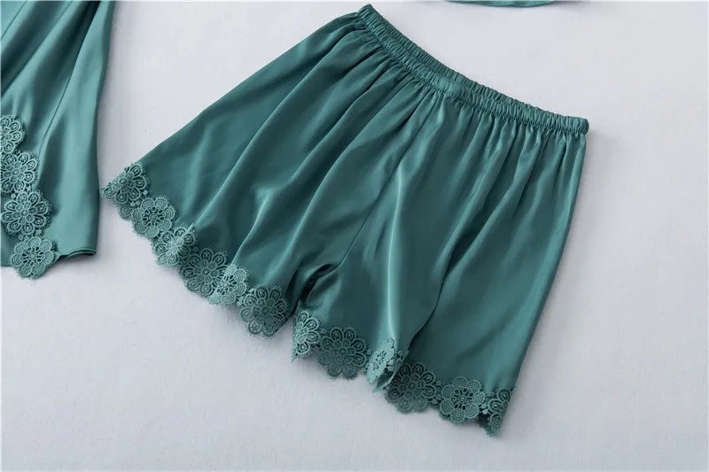 12926044982_1061836450