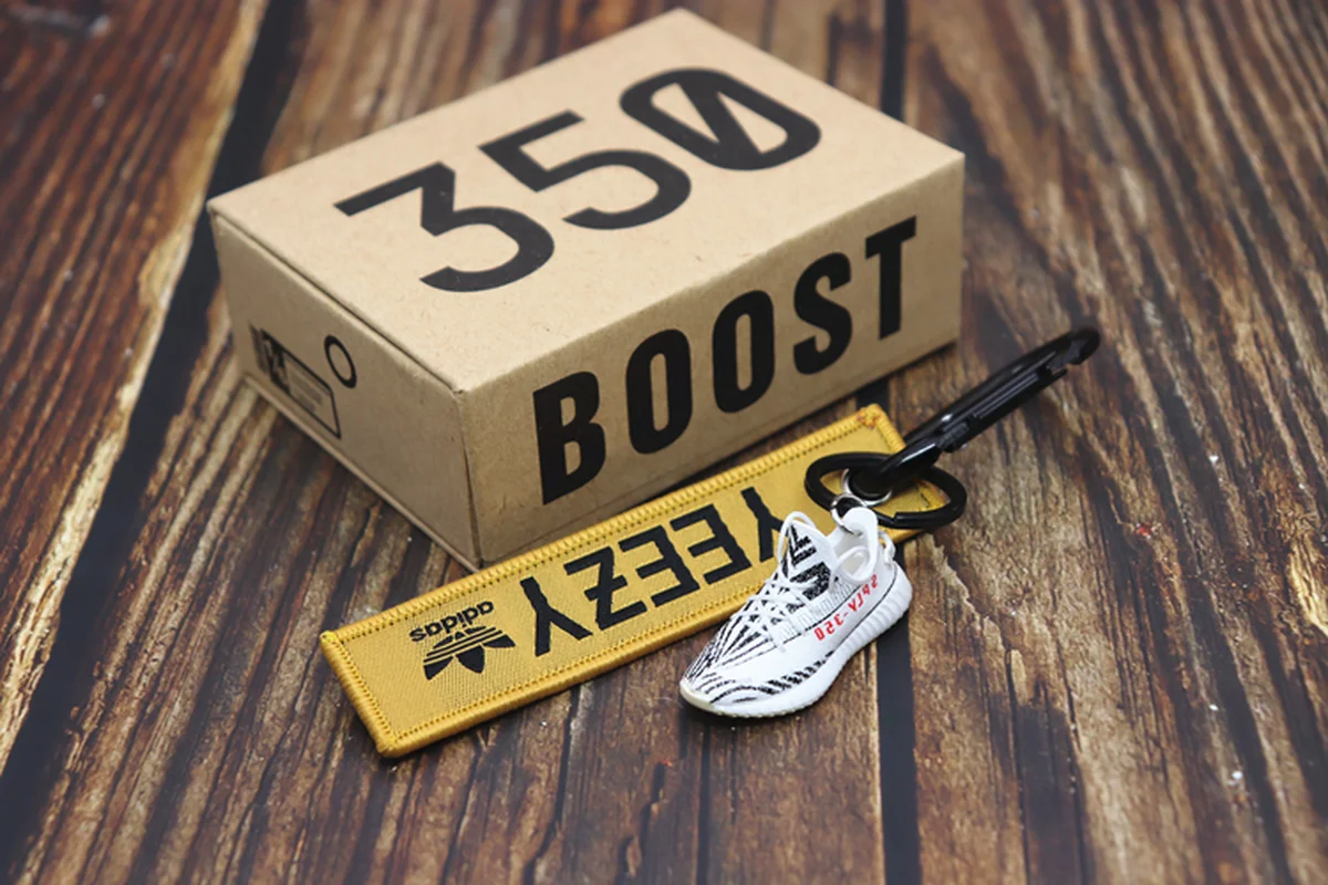 Comprar Hecho a mano Boost 350 V2 3D Mini zapatillas llavero zapatos pequeños modelo AJ llavero joyería de moda de alta calidad
