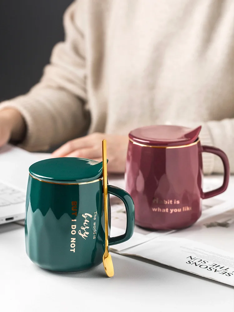 Красивые керамические кружки для молока/кофе OUSSIRRO 470 мл с крышкой и ложкой