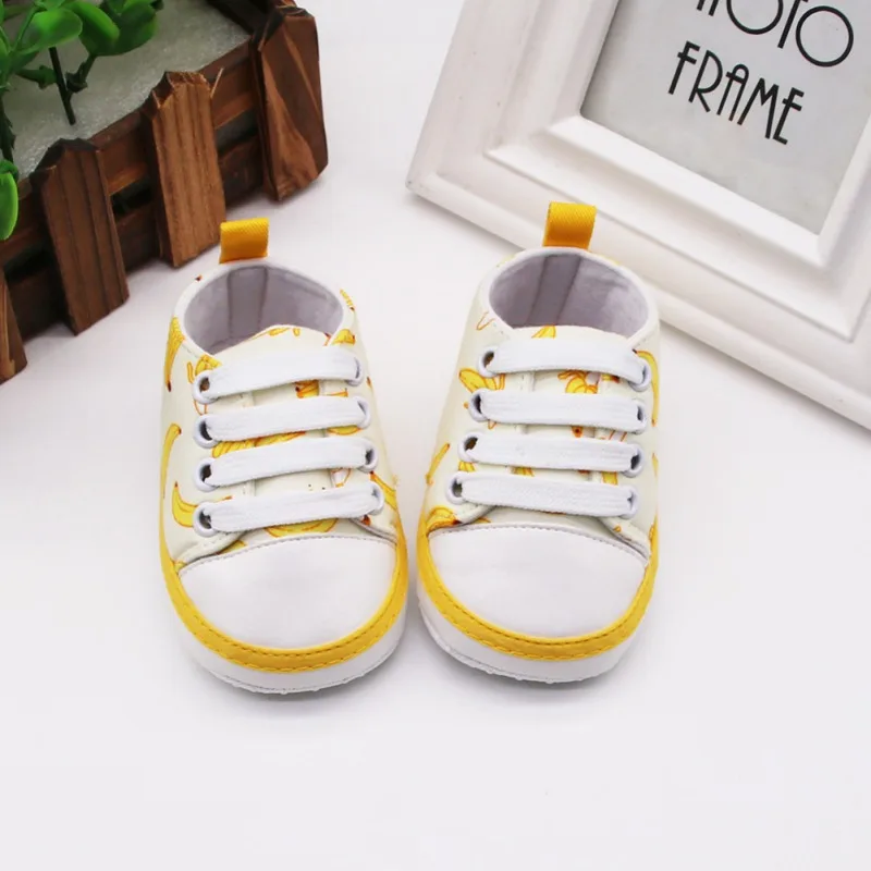 Пинетки для девочек и мальчиков; мягкая разноцветная обувь для кроватки; нескользящая детская парусиновая обувь; подошва для детей;