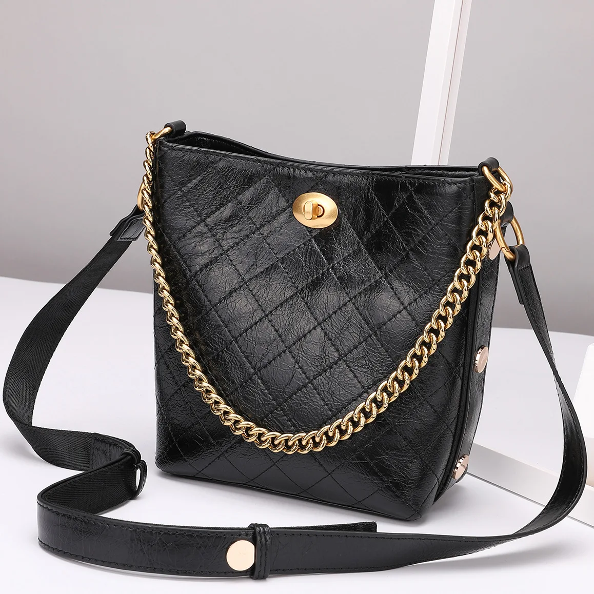 

2019 WOMEN'S Bag Full-grain Leather Small Fragrant Rhombus Bucket Bag New Style Korean-style Fashion WOMEN'S Leather Bags Should