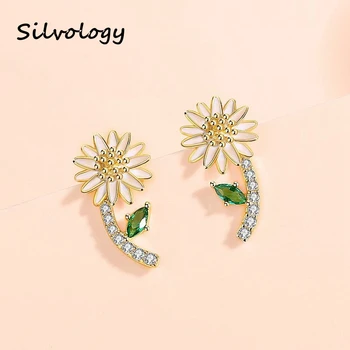 

Silvology 925 Sterling Silver Daisy Flower Stud Earrings for Women Green Zircon Light Luxury Earrings Chic Romantic Jewelry Gift