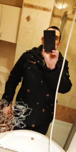 UTB8B0oUmYnJXKJkSahGq6xhzFXa9