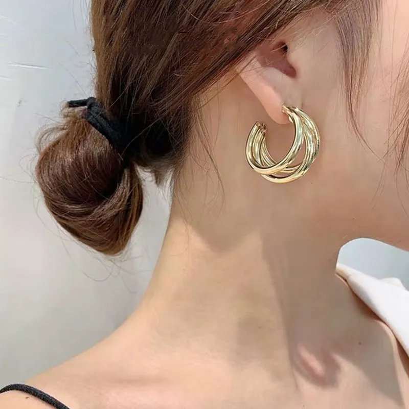 Женские многослойные металлические серьги кольца накладные неправильной формы