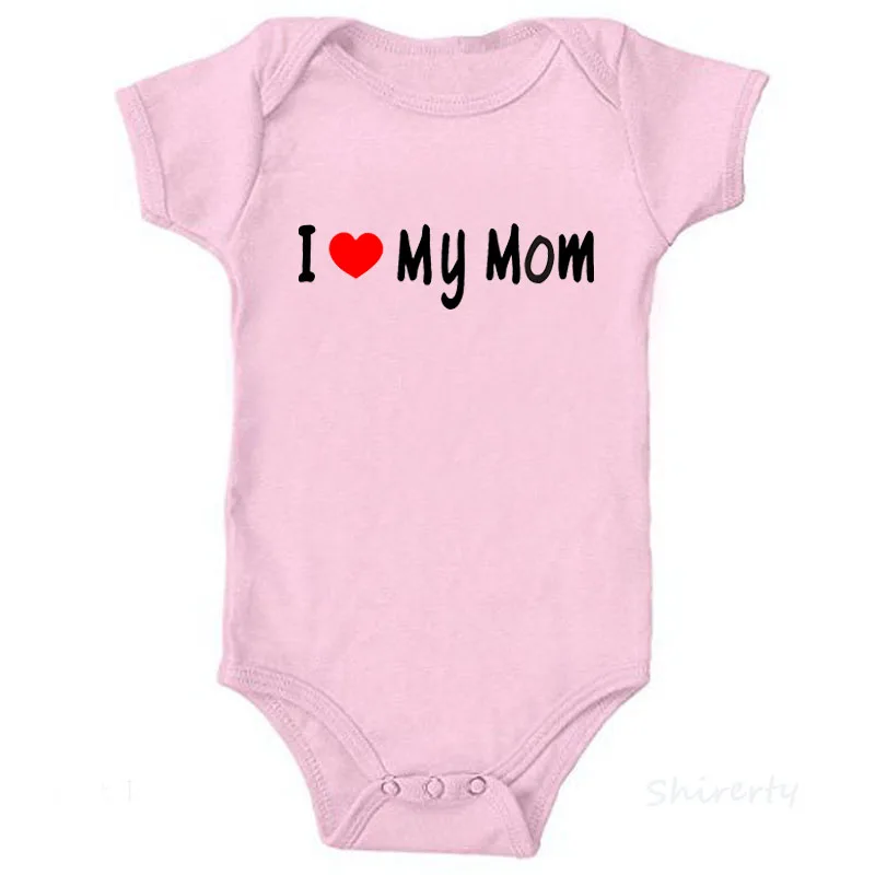 Боди для малышей с надписью «I Love My Mom», Одежда для новорожденных мальчиков и девочек, хлопковый комбинезон с короткими рукавами и круглым вырезом, летняя одежда для малышей 0-24 месяцев - Цвет: Розовый