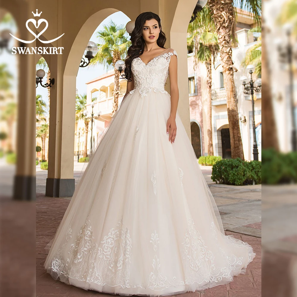 

Simple Bridal gown Wedding Dress 2019 Swanskirt V-neck Appliques A-Line Court Train Customized Plus Size Vestido de noiva EY12