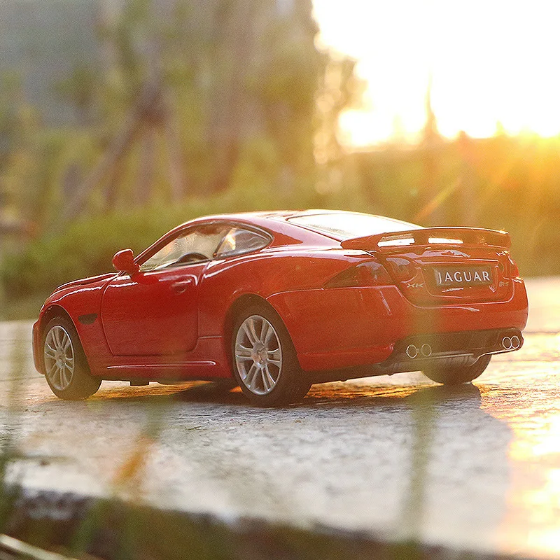 Лидер продаж Caipo 1: 32 JAGUAR Брелок для автомобильных ключей, модель воин звук и светильник игрушка модель спортивного автомобиля четырехдверный холодильник