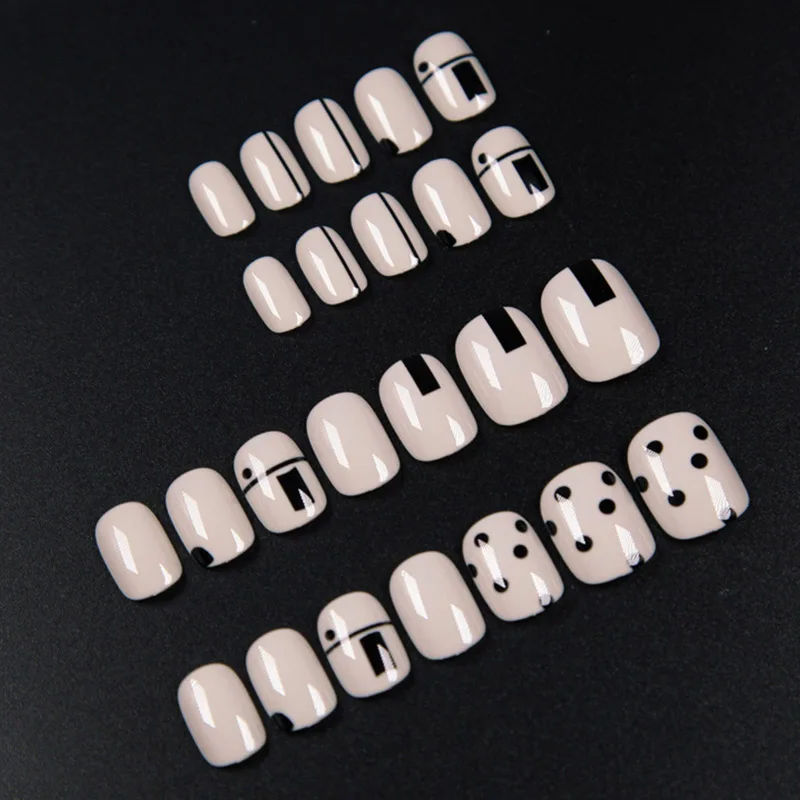 

New Summer Black Dot Print Fake Nails with Glue Medium Square Head Fake Nails Removable Waterproof Press On Nails Japanese style