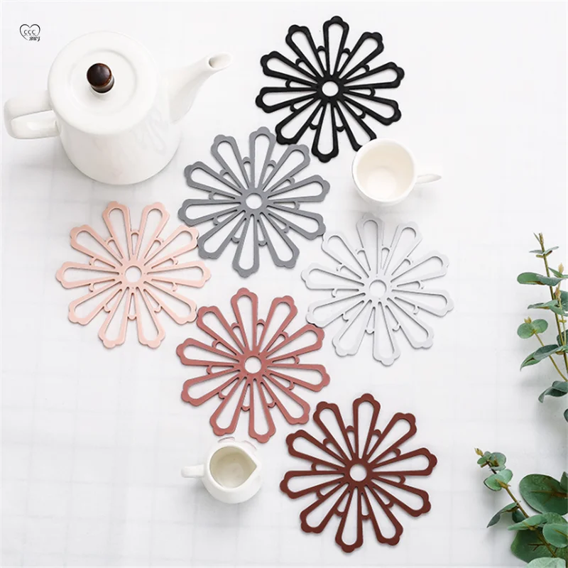 

Kitchen Thing Thickened Flower Coaster Soft Rubber Heat Insulation Pad Creative Silicone Non-slip Placemats for Table HomeGadget