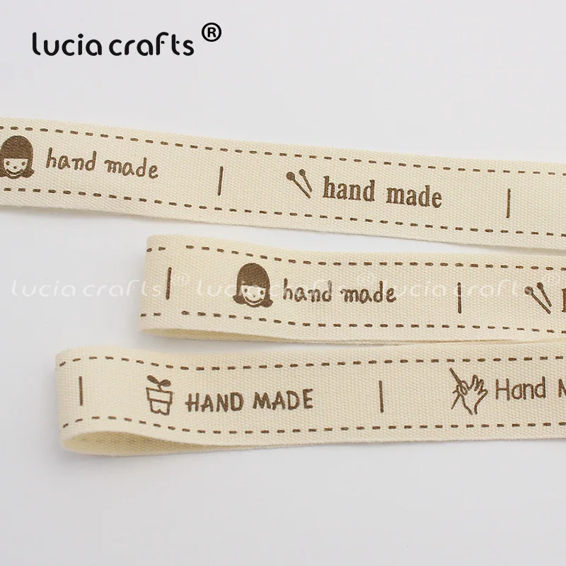 Lucia ремесла мульти размер "Hand made" дизайн печатных хлопчатобумажные ленты Ткань DIY отделка Швейные этикетки ручной работы аксессуары Q0401