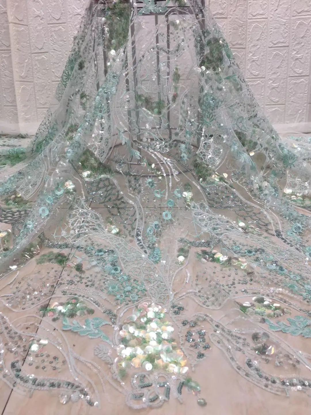 

The latest French sequined tulle lace fabric 2020 high-quality Nigerian lace fabric embroidered African lace fabric FJ40701