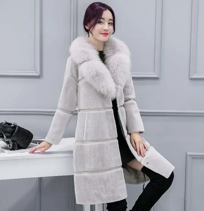 Белое зимнее пальто с мехом. Пальтоииз искусственного меха. Пальто женское из искусственного меха. Пальто плюш мода 2019. Куртки из искуственноглмеха.