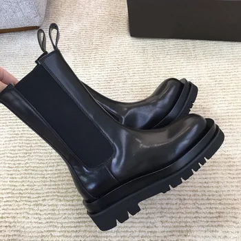 

mona in same leather and velvet coarse thick bottom Chelsea boots for cylinder Martin boots woman with short boots