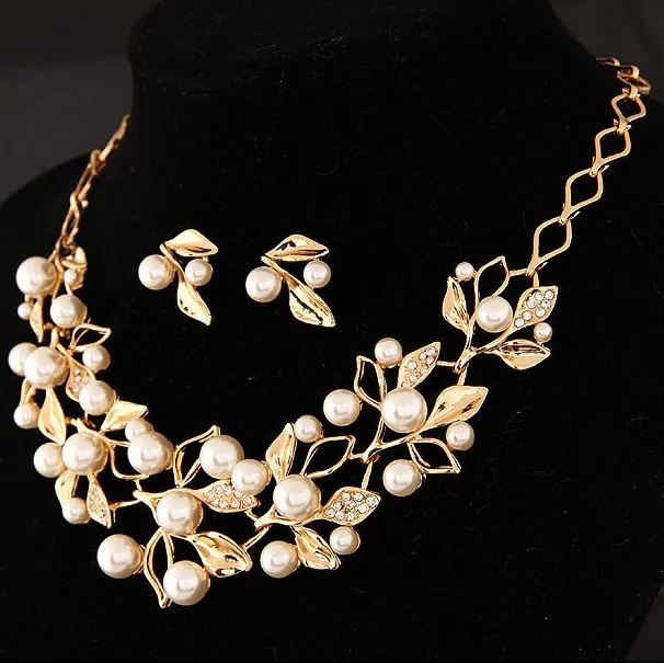 

EBay Europe And America Foreign Trade Bride Pearl Clover Necklace Accessories Earrings Two Piece Set Studio Accessories