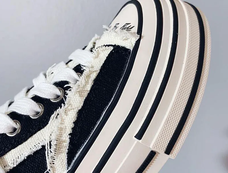 Chinese Casual Harajuku European Canvas Thick Sole Elevator Women Sneakers Black And White Flats Creepers Platform Shoes Muffin