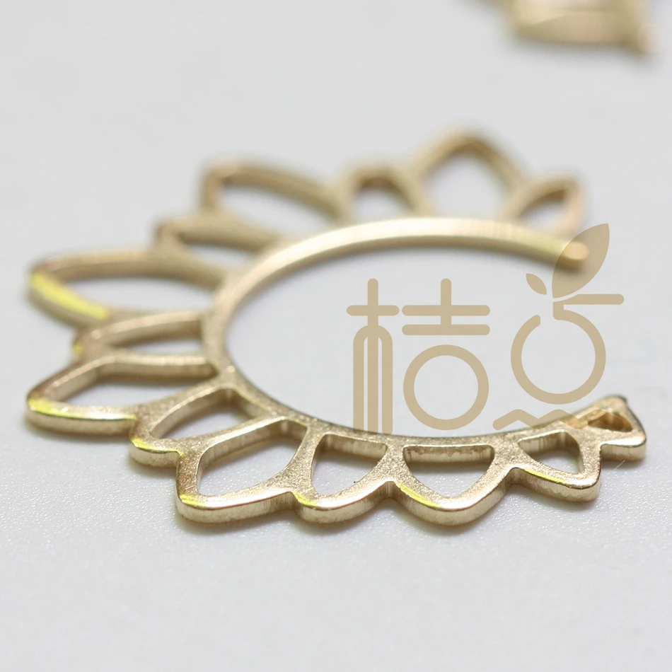 

6 Pieces Raw Brass Open Circle - Flower - Link 30*23mm