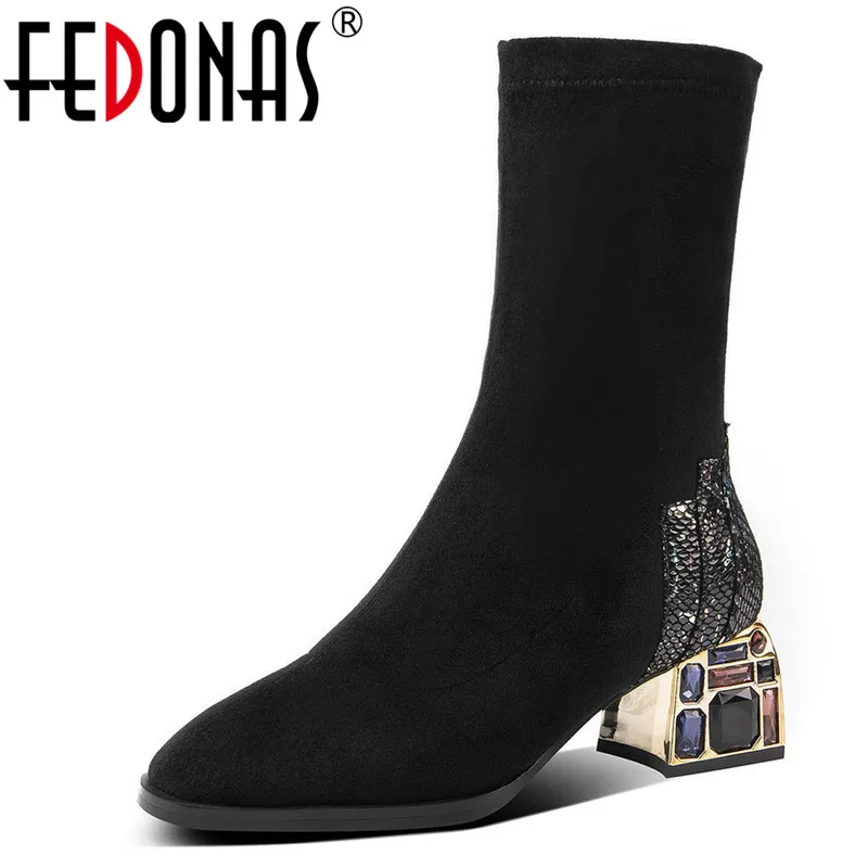 FEDONAS стразы; женские Теплые ботильоны; сезон осень-зима; вечерние Женская Офисная обувь украшение в виде змей; короткие ботинки на не сужающемся книзу массивном каблуке