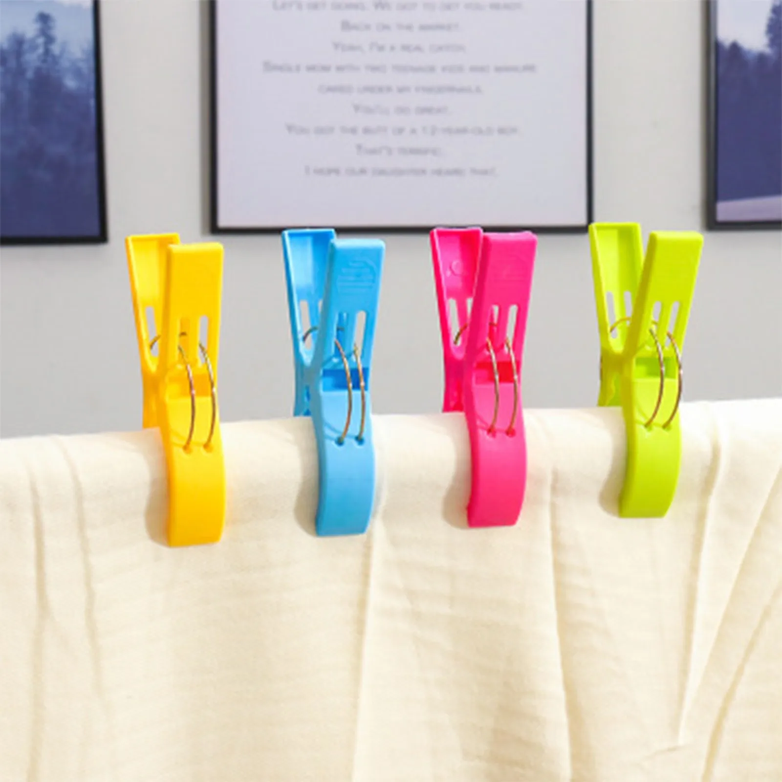 

8ps/set Plastic Hanger Clips Laundry Clothes Beach Towel Pins Spring Clamp Large Clips Quilt Clamp Holder for Beach Chair