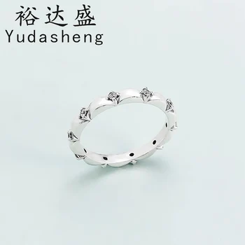 

Petal Ring , Inspired by flowers, its pillow-shaped cut design makes the petals looming from the side