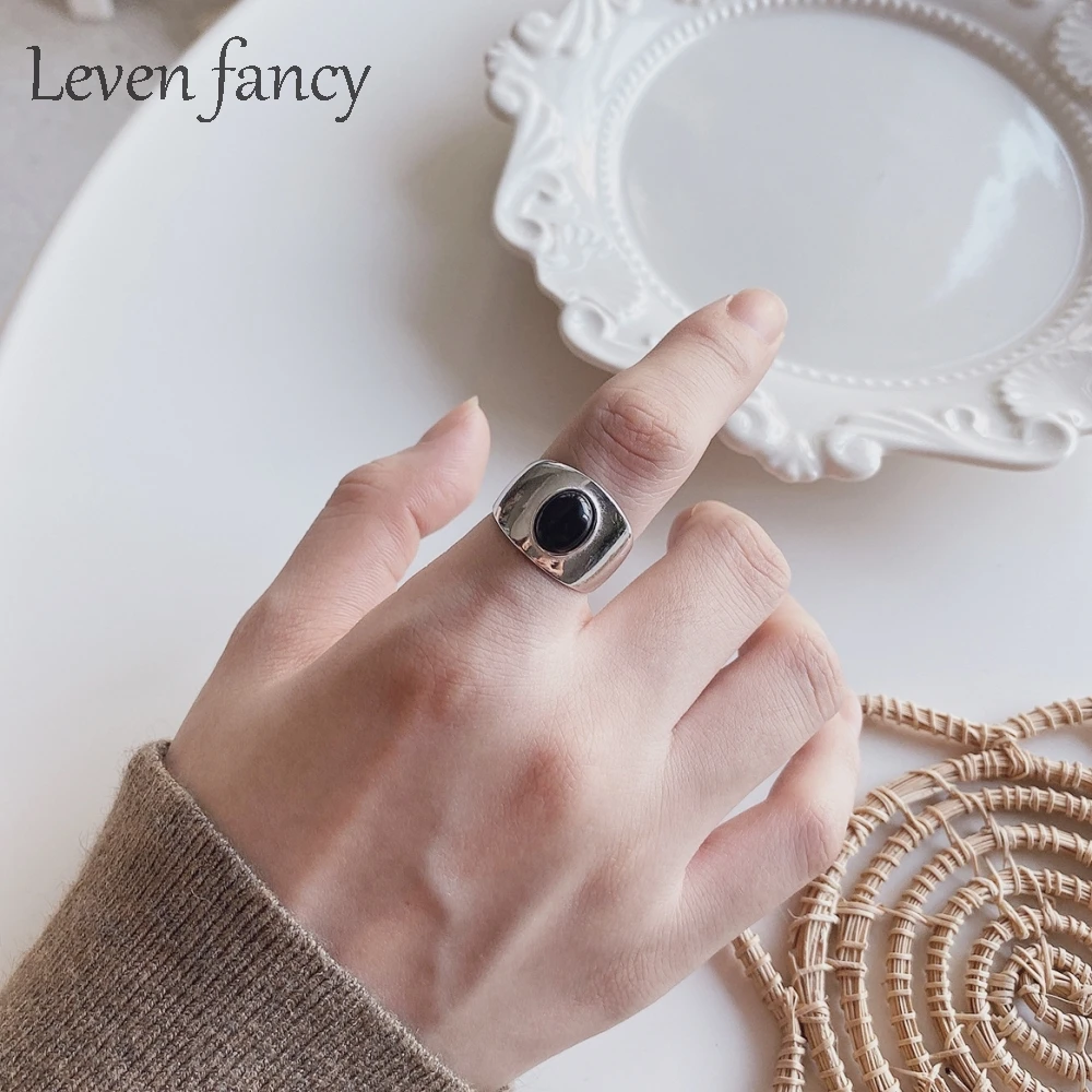 Женское кольцо с агатом черное из стерлингового серебра 925 пробы натуральным