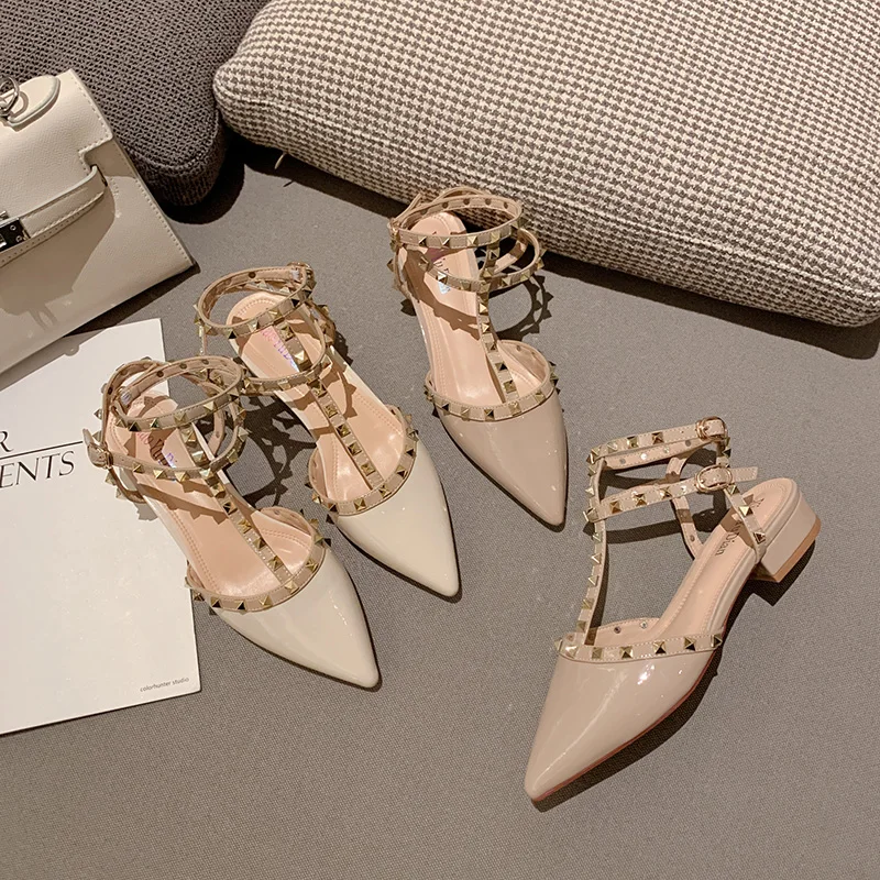 

Fairy thick heel sandals 2020 summer new Korean version of the wild net red middle heel rivet female word buckle women's shoes