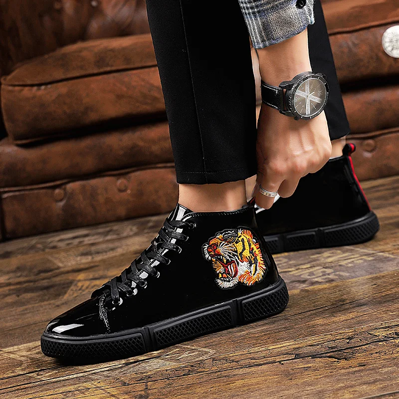 Для мужчин кроссовки в Корейском стиле Яркая кожаная обувь с высоким берцем
