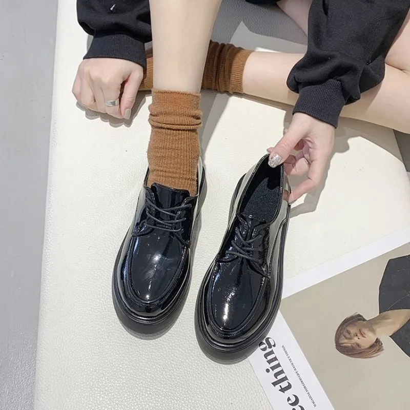 

2020 spring autumn solid color fashion comfortable thick bottom casual non-slip black white small leather shoes women Z15-01