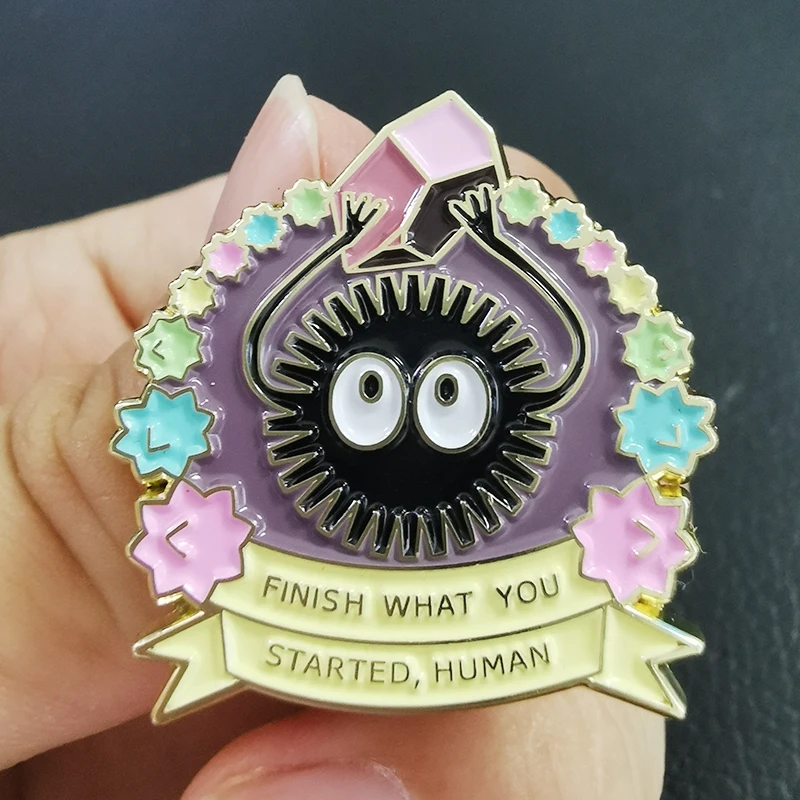 Spilla In Smalto Sprite Di Fuliggine