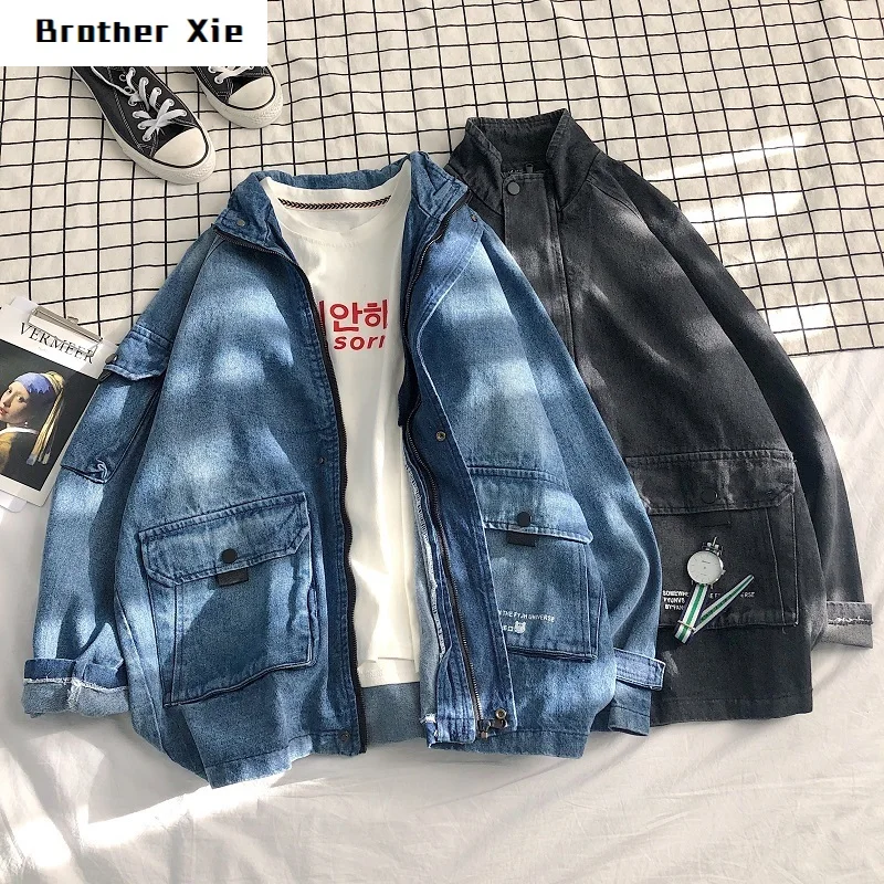 

Stand Collar Denim Jacket Men Fashion Wash Retro Casual Big Pocket Tooling Denim Jacket Man Streetwear Hip Hop Bomber Jacket