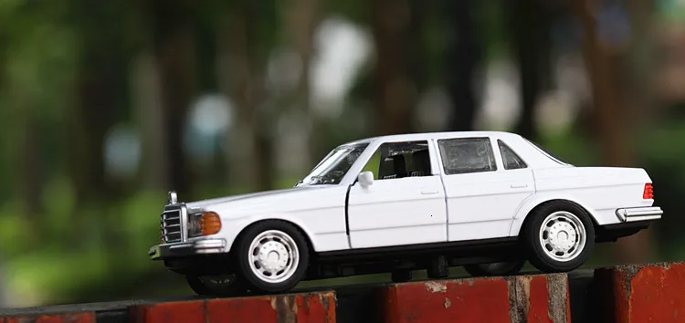 1/36 в штучной упаковке имитационная модель автомобиля игрушки Mercedes Benz E-class W123 классический автомобиль Ретро автомобили оттягивающийся Bugatti модель 2 двери открываются