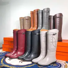 Кожаные высокие сапоги с металлическим замком и пряжкой; женские сапоги до колена; большие размеры; модные роскошные сапоги на плоской подошве