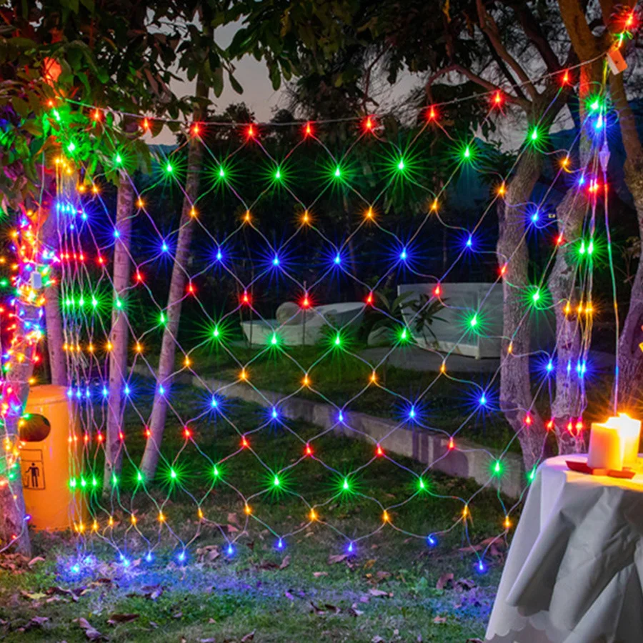 thumbnail image 1 of Guirnalda de luces LED de malla impermeable de 2 x 2 m y 3 x 2 m para ventana, cortina, luces navideñas para jardín, bodas, fiestas y vacaciones, 1 of 5