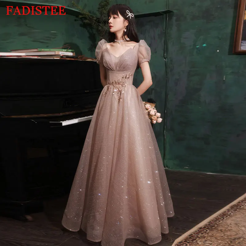 

Женское платье для выпускного вечера, с вырезом